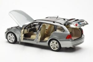 BMW 330i E91 Touring Cinzento Metallic Kyosho 1:18 80430394359 Metal - imagem 5 de 8