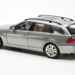 BMW 330i E91 Touring Cinzento Metallic Kyosho 1:18 - image 7 of 8