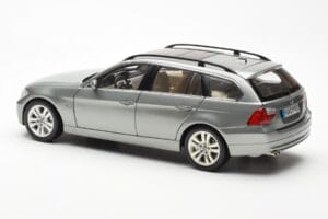 BMW 330i E91 Touring Cinzento Metallic Kyosho 1:18 80430394359 Metal - imagem 7 de 8