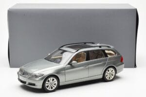 BMW 330i E91 Touring Cinzento Metallic Kyosho 1:18 80430394359 Metal - imagem 8 de 8