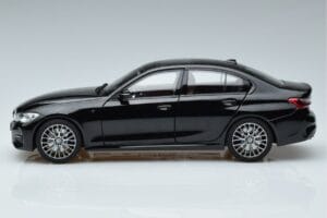 BMW 330i G20 Preto Metálico Norev 1:18 183277 Metal - imagem 4 de 7