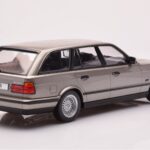 BMW 530i E34 Touring Cinzento Metalizado MCG 1:18 - image 2 of 6