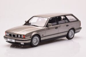 BMW 530i E34 Touring Cinzento Metalizado MCG 1:18 MCG18330