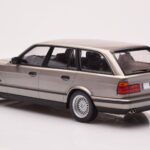 BMW 530i E34 Touring Cinzento Metalizado MCG 1:18 - image 5 of 6
