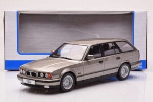 BMW 530i E34 Touring Cinzento Metalizado MCG 1:18 MCG18330 Metal - imagem 6 de 6