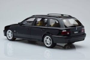 BMW 540 E39 Touring M Package Preto Otto 1:18 OT1013 Resina - imagem 5 de 6