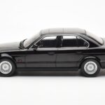 BMW 540i E34 Preto Metallic MCG 1:18 - image 3 of 6