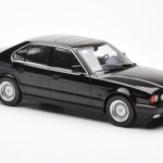 BMW 540i E34 Preto Metallic MCG 1:18 - image 4 of 6