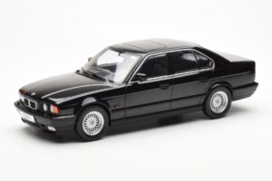 BMW 540i E34 Preto Metallic MCG 1:18 MCG18157