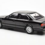 BMW 540i E34 Preto Metallic MCG 1:18 - image 5 of 6