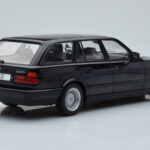 BMW 540i E34 Touring Preto Metalizado MCG 1:18 - image 2 of 6