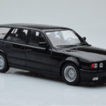 BMW 540i E34 Touring Preto Metalizado MCG 1:18 - image 4 of 6