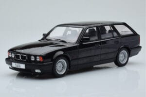BMW 540i E34 Touring Preto Metalizado MCG 1:18 MCG18329