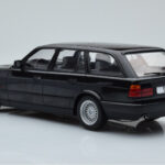 BMW 540i E34 Touring Preto Metalizado MCG 1:18 - image 5 of 6