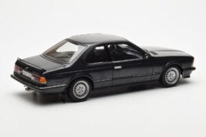 BMW 635 CSi E24 Diamant Preto Metálico AUTOart 1:18 70521 Metal - imagem 3 de 8