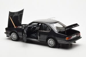 BMW 635 CSi E24 Diamant Preto Metálico AUTOart 1:18 70521 Metal - imagem 5 de 8