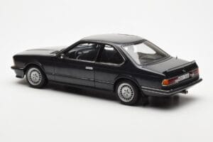 BMW 635 CSi E24 Diamant Preto Metálico AUTOart 1:18 70521 Metal - imagem 7 de 8