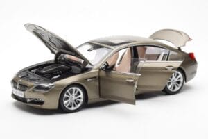 BMW 650i F06 Gran Coupe Frozen Bronze Metallic Paragon 1:18 80432218742 Metal - imagem 2 de 8