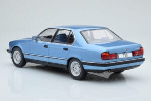 BMW 7 Series E32 730i Azul MCG 1:18 MCG18160 Metal - imagem 4 de 5