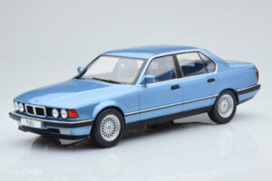 BMW 7 Series E32 730i Azul MCG 1:18 MCG18160 Metal