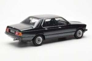 BMW 733i E23 Preto Metallic KK-Scale 1:18 KKDC180101 Metal - imagem 2 de 6