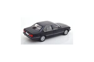 BMW 750i E32 Preto MCG 1:18 MCG18162 Metal - imagem 2 de 3