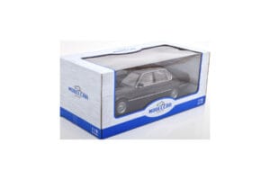 BMW 750i E32 Preto MCG 1:18 MCG18162 Metal - imagem 3 de 3