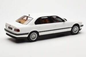 BMW 750iL E38 Asia Exclusive Branco Otto 1:18 OT836 Resina - imagem 2 de 6