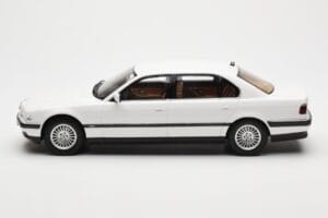 BMW 750iL E38 Asia Exclusive Branco Otto 1:18 OT836 Resina - imagem 3 de 6