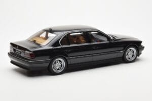 BMW 750iL E38 Preto Otto 1:18 OT609 Resina - imagem 2 de 6