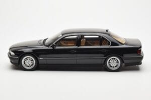 BMW 750iL E38 Preto Otto 1:18 OT609 Resina - imagem 3 de 6