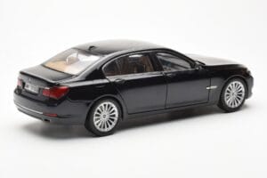 BMW 750Li F02 Facelift Carbon Preto Kyosho 1:18 08784BK Metal - imagem 3 de 8