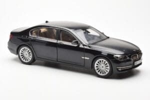 BMW 750Li F02 Facelift Carbon Preto Kyosho 1:18 08784BK Metal - imagem 6 de 8