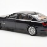BMW 750Li F02 Facelift Carbon Preto Kyosho 1:18 - image 7 of 8
