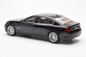 BMW 750Li F02 Facelift Carbon Preto Kyosho 1:18 08784BK Metal - imagem 7 de 8
