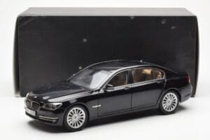 BMW 750Li F02 Facelift Carbon Preto Kyosho 1:18 08784BK Metal - imagem 8 de 8