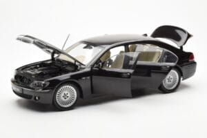 BMW 760Li E66 Preto Kyosho 1:18 08572BK Metal - imagem 2 de 9