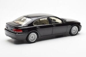 BMW 760Li E66 Preto Kyosho 1:18 08572BK Metal - imagem 3 de 9