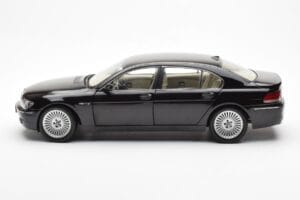 BMW 760Li E66 Preto Kyosho 1:18 08572BK Metal - imagem 4 de 9