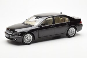 BMW 760Li E66 Preto Kyosho 1:18 08572BK