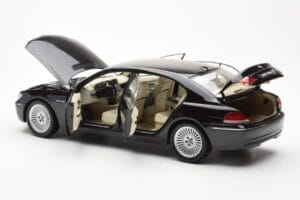 BMW 760Li E66 Preto Kyosho 1:18 08572BK Metal - imagem 5 de 9