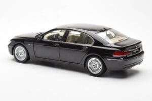 BMW 760Li E66 Preto Kyosho 1:18 08572BK Metal - imagem 7 de 9