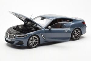 BMW 850i G15 Barcelona Blue Metallic Norev 1:18 80432450995 Metal - imagem 2 de 8
