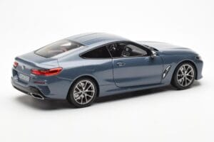 BMW 850i G15 Barcelona Blue Metallic Norev 1:18 80432450995 Metal - imagem 3 de 8