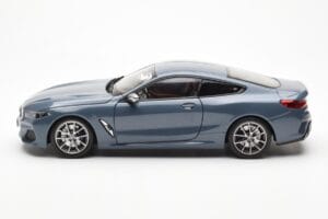 BMW 850i G15 Barcelona Blue Metallic Norev 1:18 80432450995 Metal - imagem 4 de 8