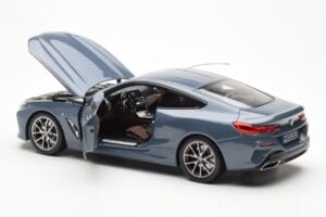 BMW 850i G15 Barcelona Blue Metallic Norev 1:18 80432450995 Metal - imagem 5 de 8