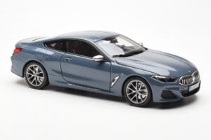 BMW 850i G15 Barcelona Blue Metallic Norev 1:18 80432450995 Metal - imagem 6 de 8