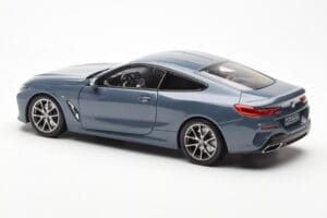 BMW 850i G15 Barcelona Blue Metallic Norev 1:18 80432450995 Metal - imagem 7 de 8