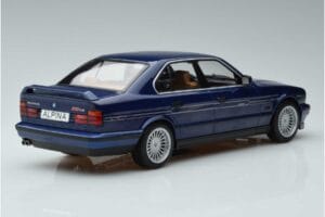 BMW Alpina B10 4.6 E34 Azul MCG 1:18 MCG18230 Metal - imagem 2 de 6