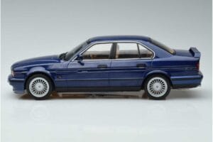 BMW Alpina B10 4.6 E34 Azul MCG 1:18 MCG18230 Metal - imagem 3 de 6